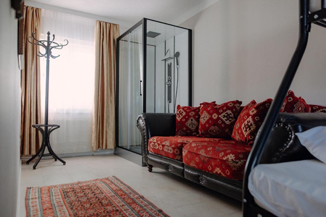 Elegant&Hu Hotel Wina Bagian luar foto