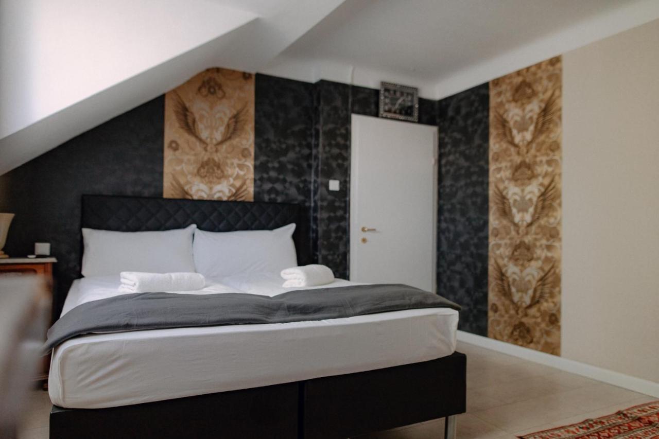 Elegant&Hu Hotel Wina Bagian luar foto