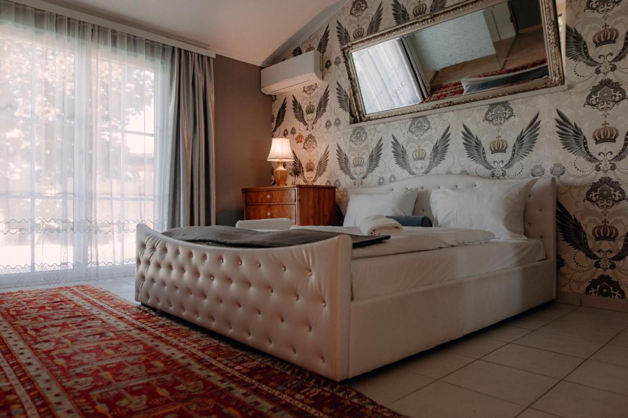 Elegant&Hu Hotel Wina Bagian luar foto