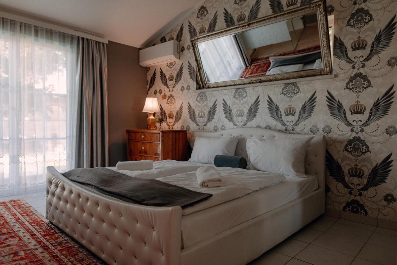 Elegant&Hu Hotel Wina Bagian luar foto
