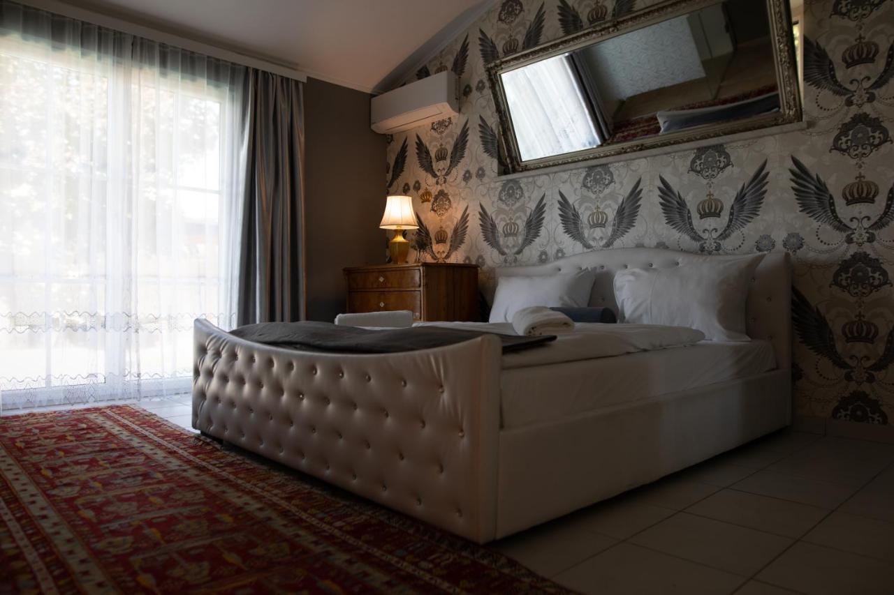 Elegant&Hu Hotel Wina Bagian luar foto