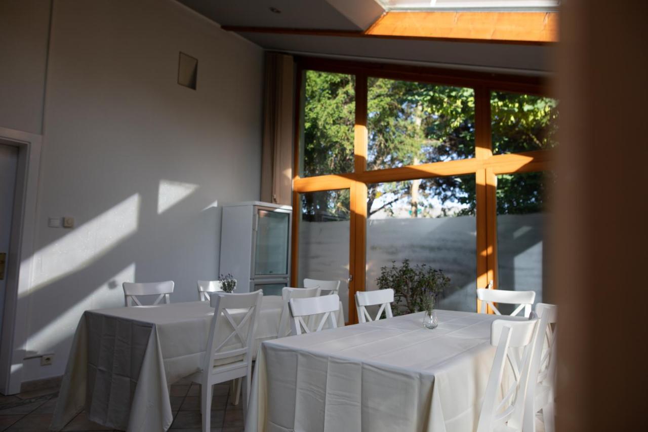 Elegant&Hu Hotel Wina Bagian luar foto